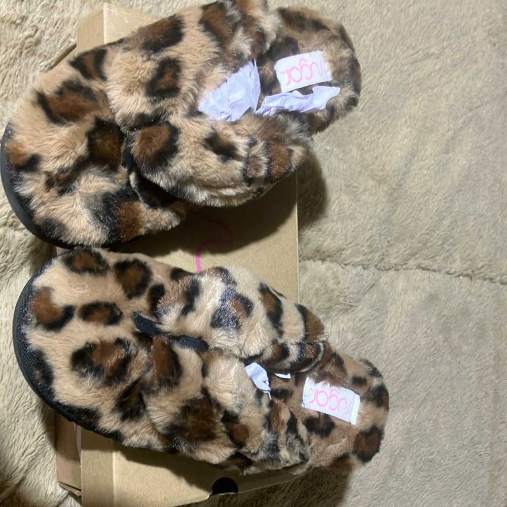 Plush thong slippers.  New in the box. Size 7.
